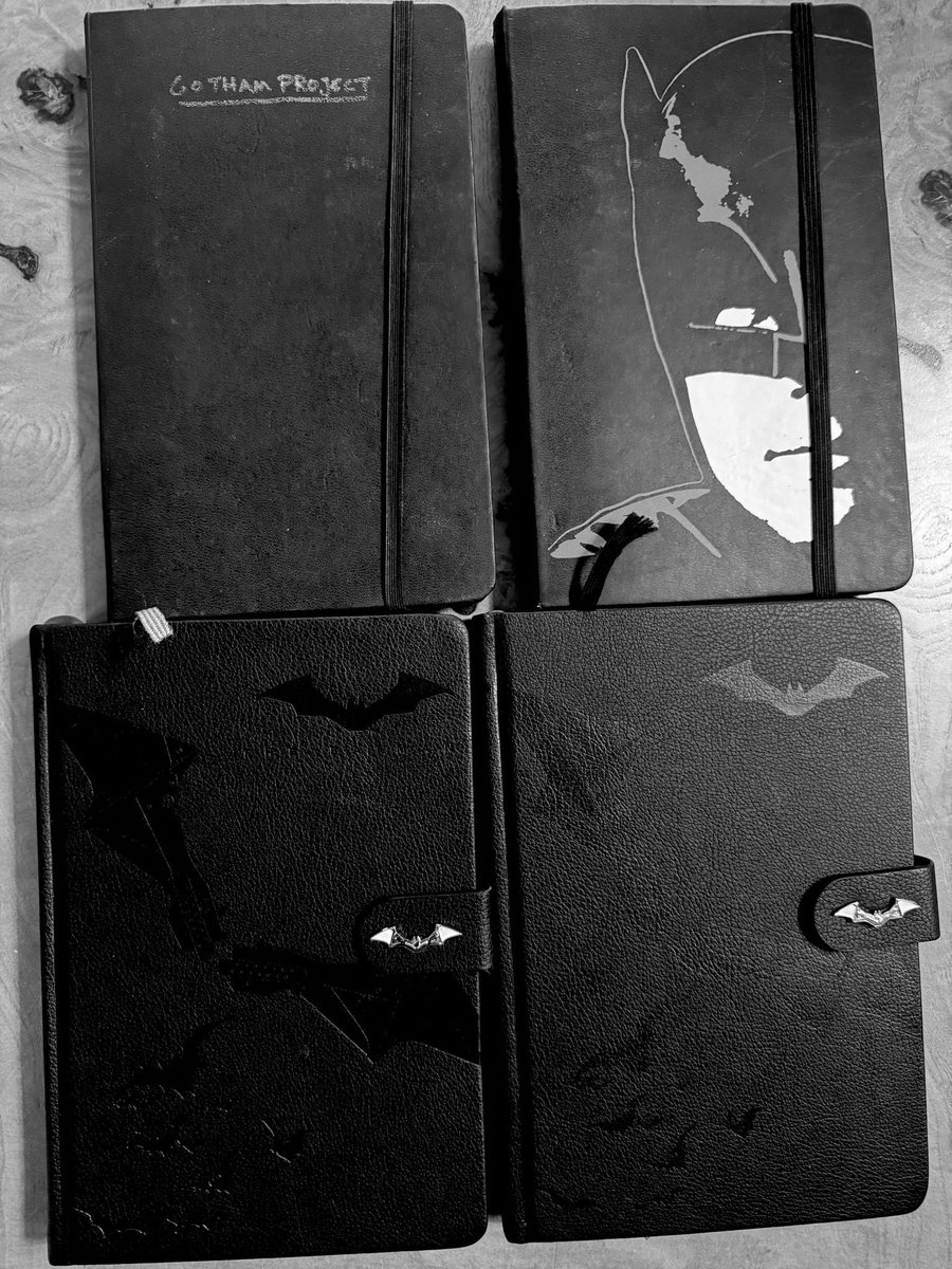 DCStudios_News's tweet image. BREAKING: THE BATMAN PART II JOURNALS SPOTTED.
STACKED. TAGGED. BRIMMING WITH VENGEANCE.
MATTSON TOMLIN JUST TEASED A DARK NIGHT OF WRITING.
#THEBATMANPARTII #ELSEWORLDS #DCSTUDIOSNEWS