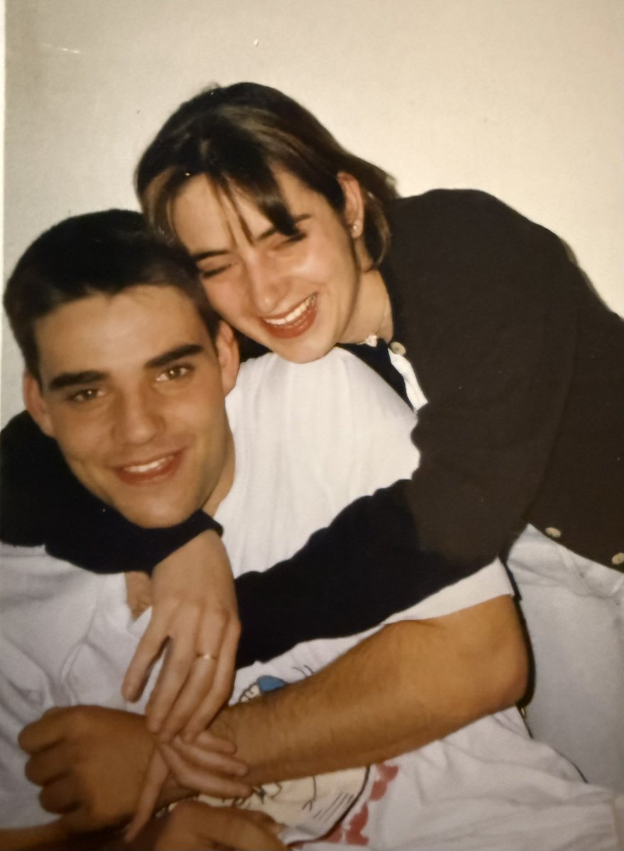 FELIZ CUMPLEAÑOS JOSE LUIS. Tus seres queridos te sentimos a nuestro lado aunque físicamente no estés. 🥰