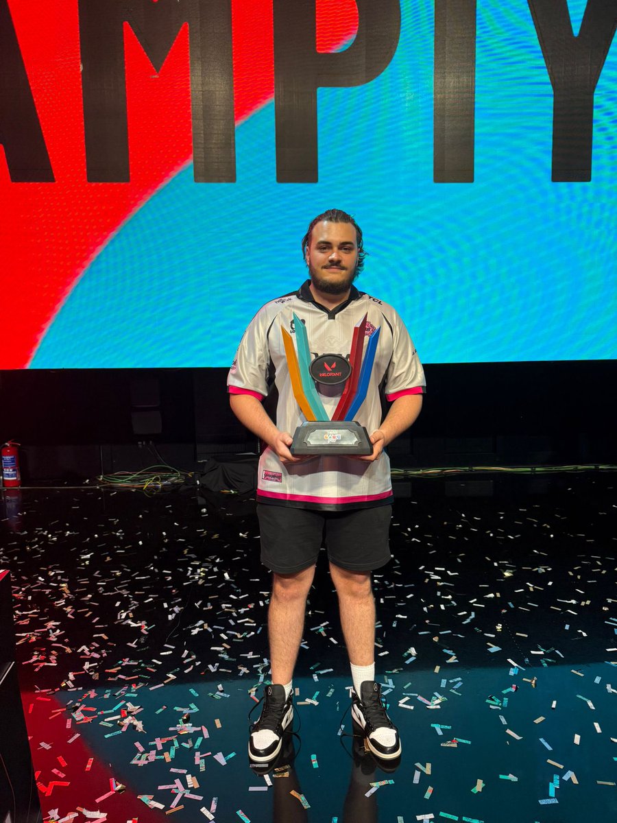 3-1 vs @navivalorant ggs wp on est champions du tournoi ! 🥳

Premier bo difficile pour moi a cause de la fatigue mais je suis très fier de toute l’équipe, de ce qu’on a montré tous ensemble et du reste à venir ! 
Retour au charbon see you soon 🫡 🩷💚

#M8WIN !