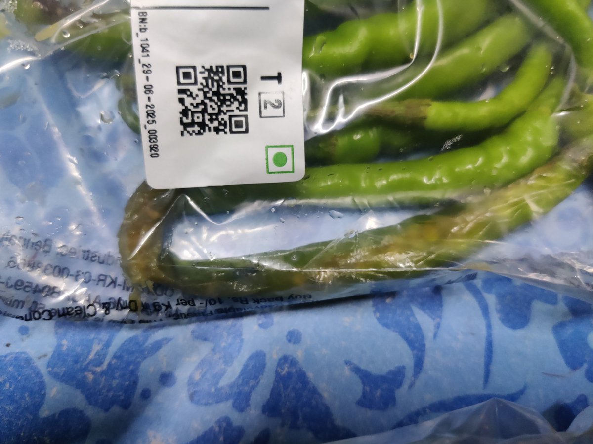 Bhim_NOTA's tweet photo. @Swiggy @SwiggyCares @SwiggyInstamart 

@jagograhakjago @fssaiindia @D

Do better, Swiggy. We deserve safe, fresh, and undamaged food — even at midnight. https://t.co/EOawCHppRp