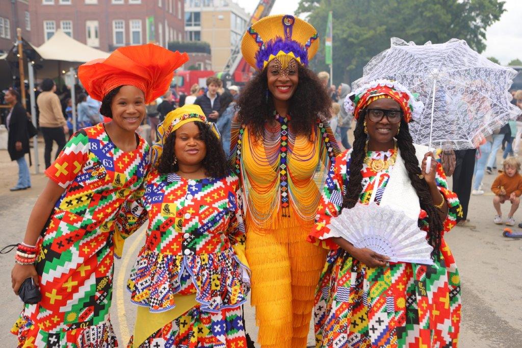 Op 1 juli is het Keti Koti, de viering van de afschaffing van de slavernij. Door verschillende optochten en een herdenking, rijden tram 1, 3 en 4 een paar uur om en tram 14 een paar uur niet.

gvb.nl/reisinformatie…