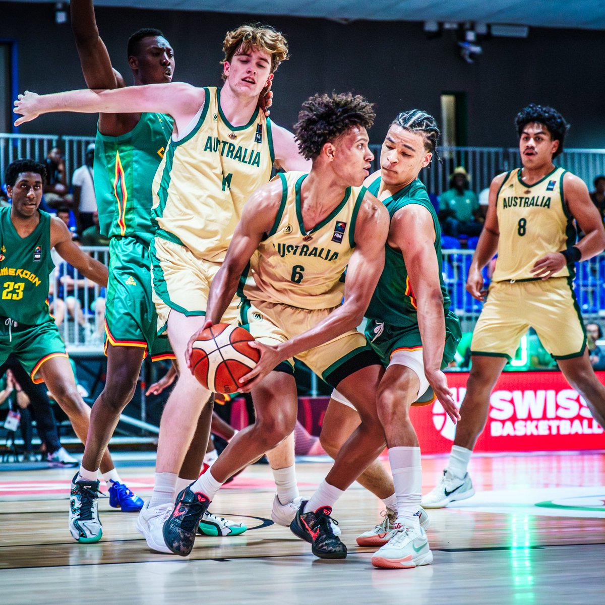 BasketballAus's tweet photo. A wild double OT win for the Emus vs Cameroon
OT2 | AUS 101 – 96 CMR
📊https://t.co/A6VSaWaf0N
#WeAreBasketball | #GoEmus | @NextGenHoops https://t.co/QsdJeEBPqj