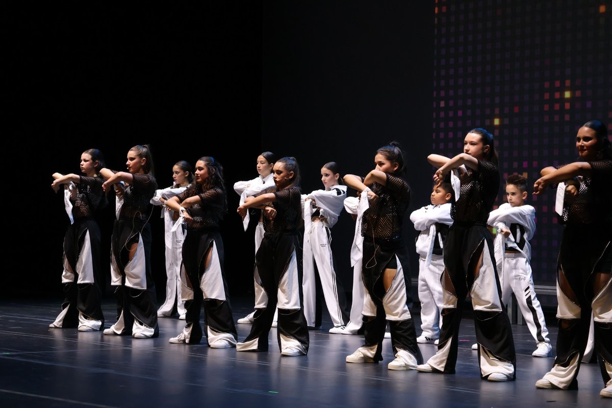 CulturaLorca's tweet image. 📸Con danza cerramos el último domingo de junio en el Auditorio Margarita Lozano.
En la tarde de hoy vivíamos 🩰 la gala de verano de GYM DANCE CARMEN FRANCO
#CulturaEnLorca