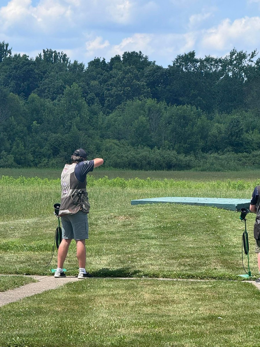 TheresaStager's tweet image. Jacob shot a 98/100 (personal best!) and 95/100 for a personal best of 193/200 at the SCTP State Shoot today! Way to go!