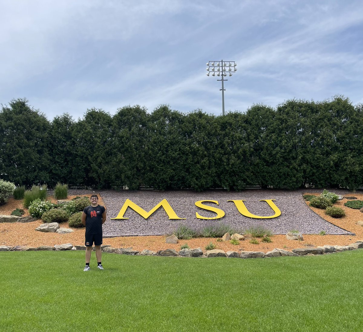 Dante_Mordan's tweet image. Thank you @CoachHartig for the invite to @MinnStFootball camp! Had a great day being coached by @CoachHenning75 and the rest of the coaching staff! 🤘🏽😈#HornsUp #RollHerd
@Minooka_Indians @RecruitTheNook @MinookaStrength @Nook_Bloodline @CoachKunz59…