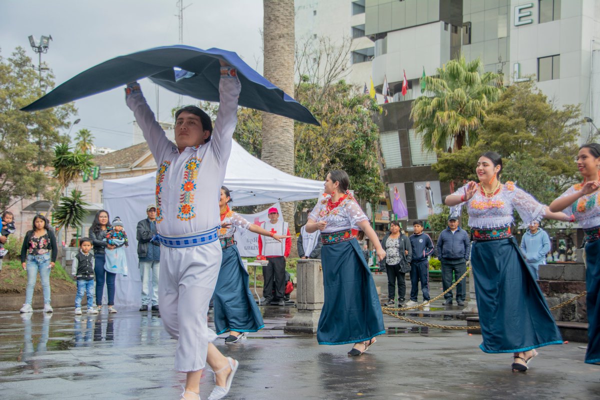 El 27 de junio Ambato demostró su solidaridad en la Campaña Macro de Donación Voluntaria de Sangre en el Parque Cevallos. 🩸❤️
Gracias a quienes se sumaron y a quienes conocieron más de nuestro accionar humanitario en los stands de la Cruz Roja.
¡Salvar vidas sí tiene sentido! 🙌