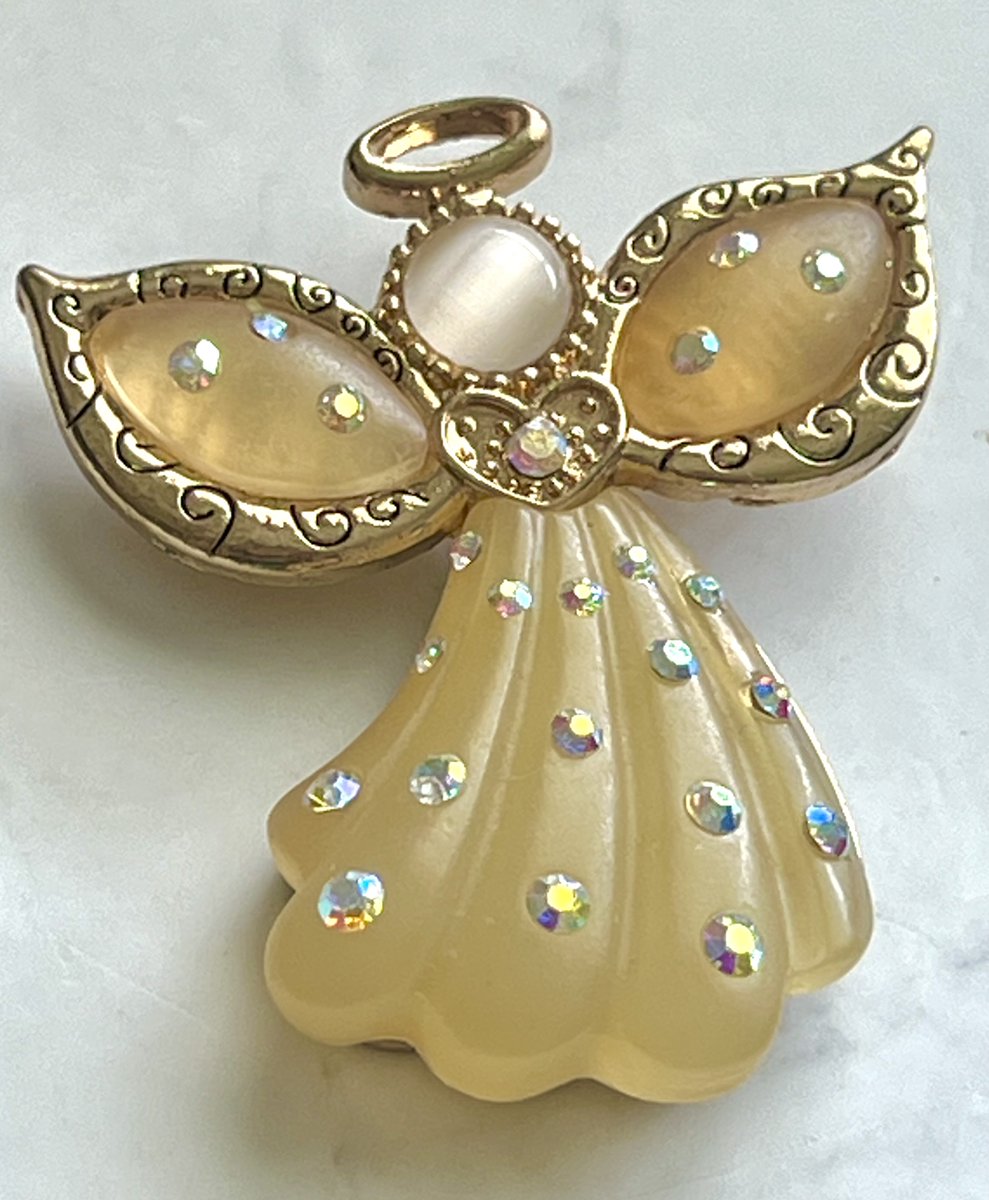 TeriE's tweet image. Vintage Angel Brooch #AuroraBorealis AB Rhinestones Resin Gold Tone 2" #Moonstone Face #Signed #KennethCole ebay.us/m/sSbBJw 

#angels #angelbrooch #vintagejewelry #vintagebrooch #broochstyle #ABrhinestones #brooches #lapelpins #christmasangel #guardianangel #accessories