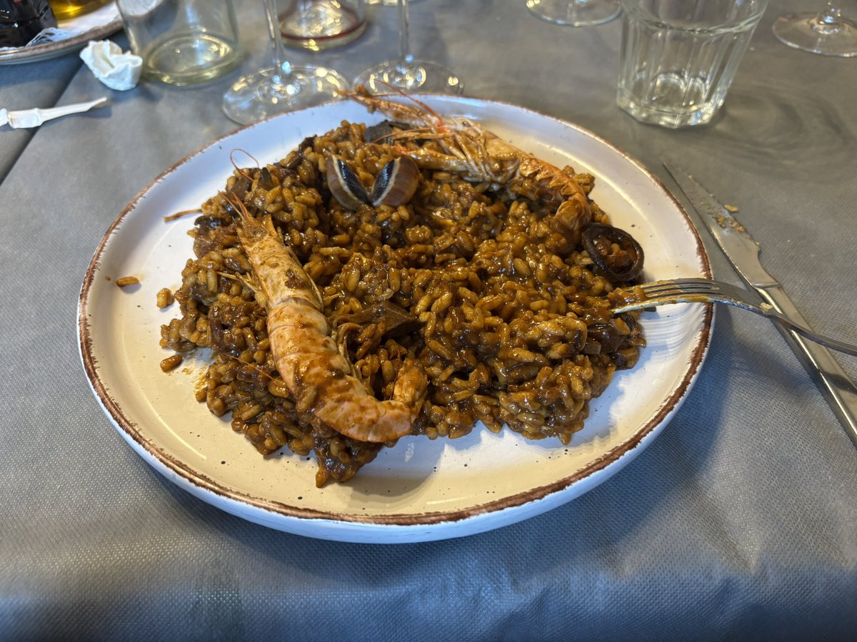 Joder… 😜😜😜 Dinar per celebrar el cumple d’en Pebbels amb la Cristina i en José, els titos, la Marcè i nosaltres.

Un dia fantàstic.

#PrimerElsDeCasa
#SOMI #Vic