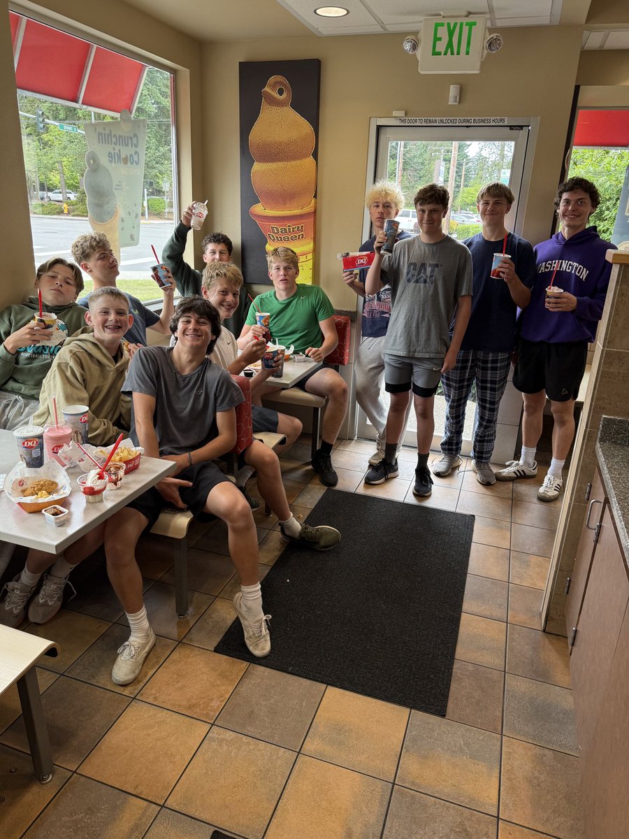 Brotherhood Battle: JUNE

🍦Eat Ice Cream Together! 

✔️ NGUNNGU
✔️ Super Tough
🔰🏈