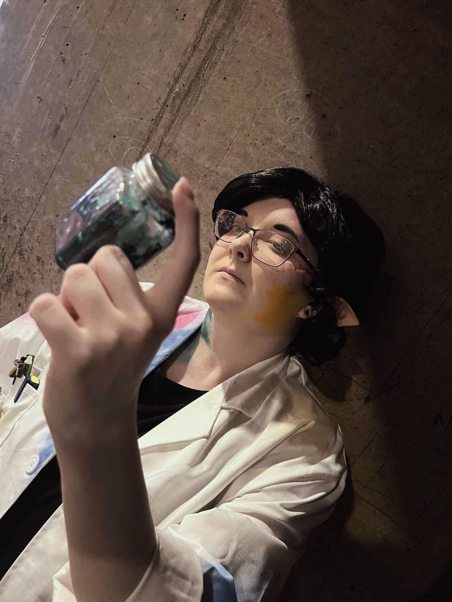 HallowedAnimate's tweet photo. A few pics from today~ I love how these firework Cub pics turned out ✨
(I did add a little bit of sculk to the makeup and prop to bring in an element from Cub’s s10 base)
-
@cubfan135
-
#cosplay #hermitcraft #cubfan135 #cubfan #fireworkcubfan https://t.co/ruprZt9YHD