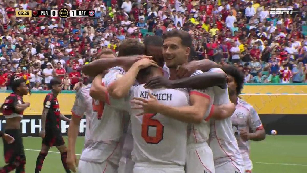 CabinaSports_'s tweet photo. ⏰ 6' | ¡GOOOOOL! ¡AUTOGOL DE ERICK PULGAR!
⚽️ 🇩🇪 BAYERN MÚNICH 1-0 FLAMENGO 🇧🇷
🏆 #FIFACWC - 8VOS - #FCBCRF FAV ❤ & 🔁. https://t.co/wSI3mCbQ2l