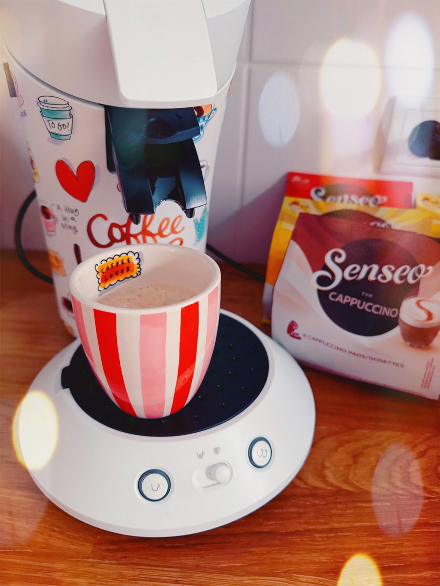 SaintPythia's tweet photo. Stylisch, nachhaltig &amp; lecker: Die neue Senseo Original Plus in der limitierten Blond Amsterdam Edition bringt fröhliches Design und perfekten Kaffeegenuss in meine Küche! ☕💛 #SenseoxBlondAmsterdam #senseodeutschland #BlondAmsterdam #LimitedEdition #coffeelover https://t.co/K5ID2k8a9s
