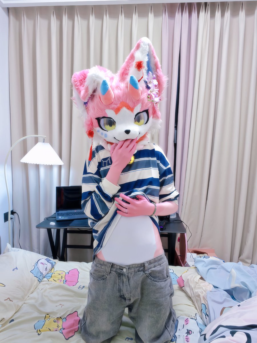 linlin483280's tweet photo. 小狐狸上床不准束皮带 https://t.co/Z58cZ7V8f8
