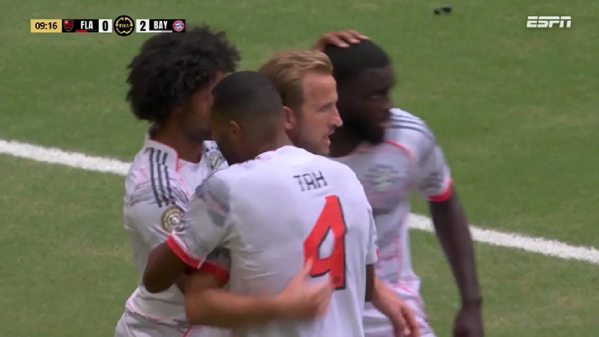 CabinaSports_'s tweet photo. ⏰ 10' | ¡GOLAZO DE HARRY KANE! FLA LO SUFRE MUY TEMPRANO Y LOS BÁVAROS VAN POR MÁS.
⚽️ 🇩🇪 BAYERN MÚNICH 2-0 FLAMENGO 🇧🇷
🏆 #FIFACWC - 8VOS - #FCBCRF FAV ❤ & 🔁. https://t.co/lXhZlSHExT