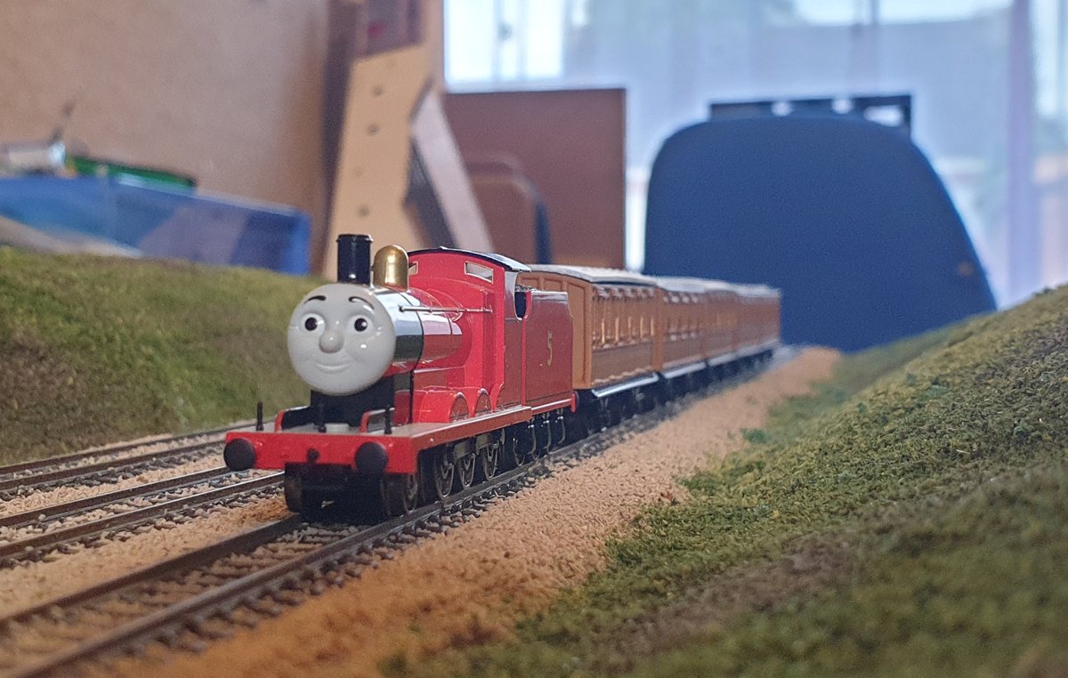 The #rail200 board has some colour! Base layer of scatter has gone down and it really transforms the look of the board. James looks right at home awaiting his bootlace! #TMRGUK #Thomas #NGauge