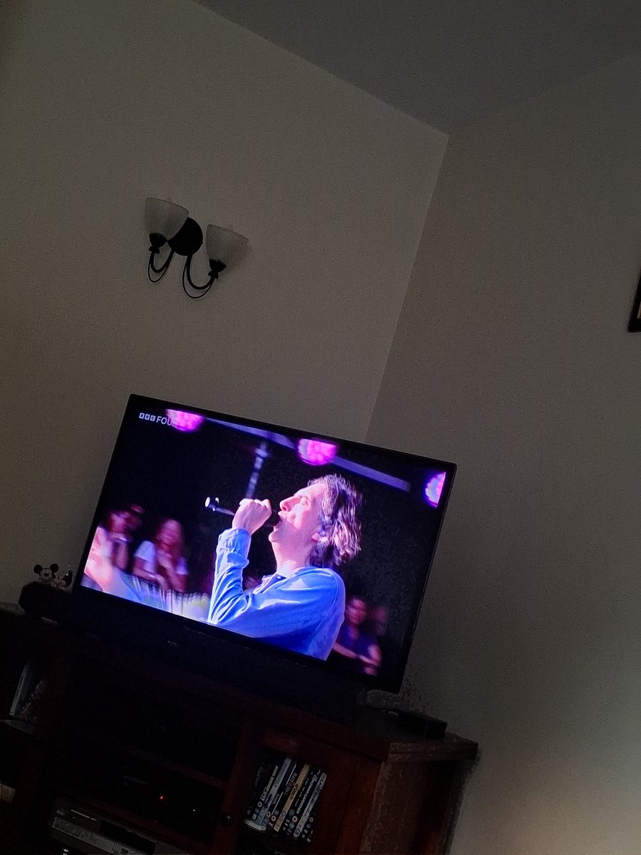 Jimmulh's tweet image. Snow Patrol at Glastonbury #tunes