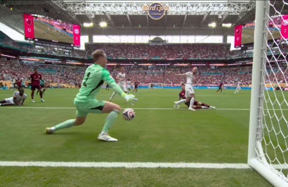 njdmarlon's tweet photo. INFELIZMENTE VIROU REALIDADE

O NEUER VIROU O NEUER CONTRA O FLAMENGO https://t.co/vFy4INcMAe