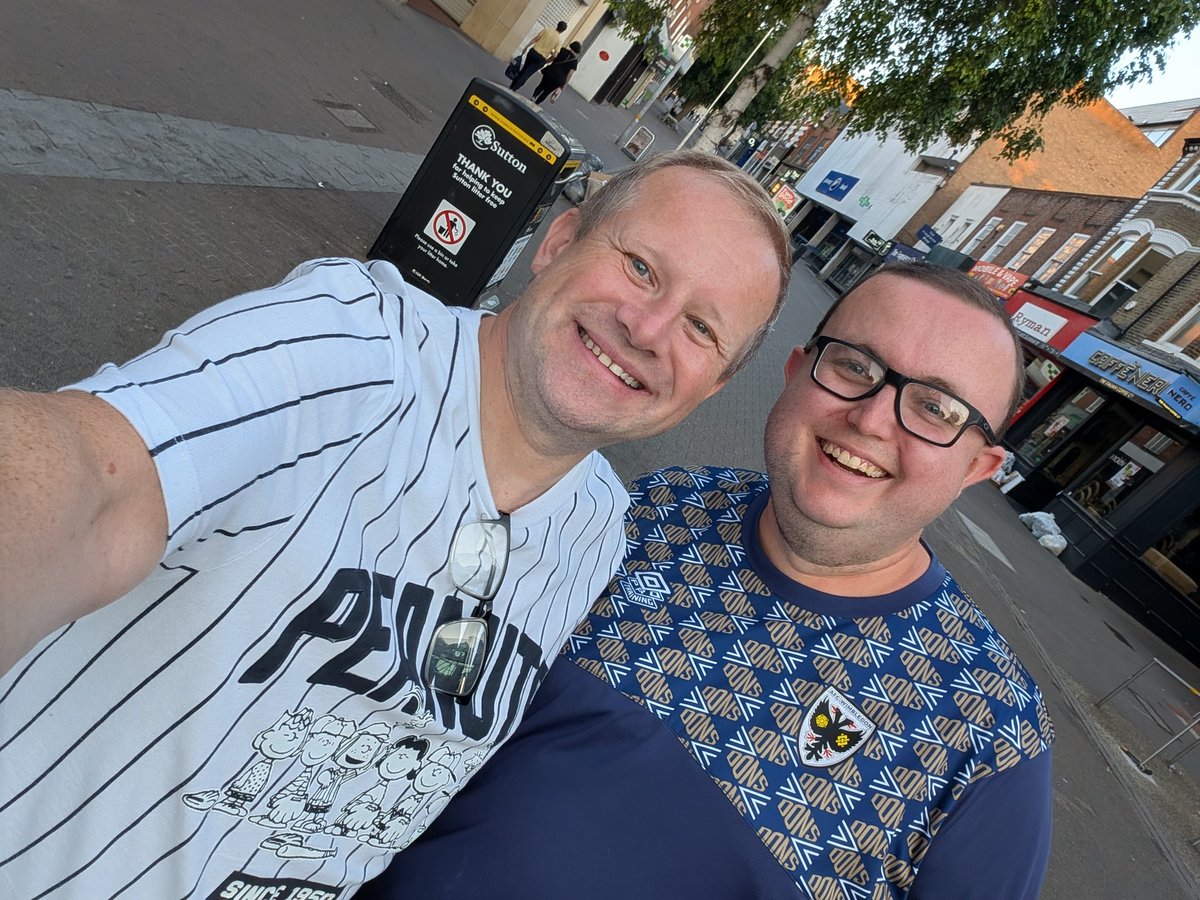 Great to catch up with <a href="/DarrellAllen94/">Darrell Allen</a> this evening before he goes and enjoys the first day of <a href="/wimbledon/">Wimbledon</a> tomorrow.