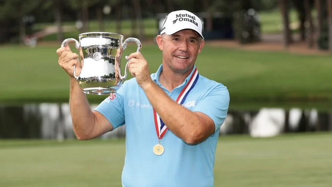 Congratulations to Pádraig Harrington who has been crowned US Senior Open Champion.
He finished 11 under after a final round of 67 at the Broadmoor Golf Club in Colorado, one shot clear of runner-up, Stewart Cink, from the US.
This was the Rathfarnham golfer's 10th senior title.