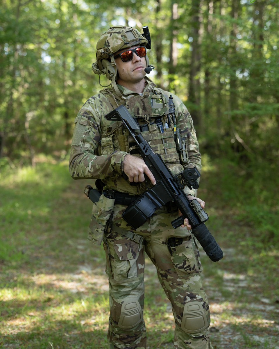 EOTECHInc's tweet photo. Quality gear helps you maximize your potential. Training comes first, but then you need good clothing, kit, optics, and weapons to get the most out of that training. Invest in it all, you are worth it. 

#EOTECH https://t.co/N51stzgR2b