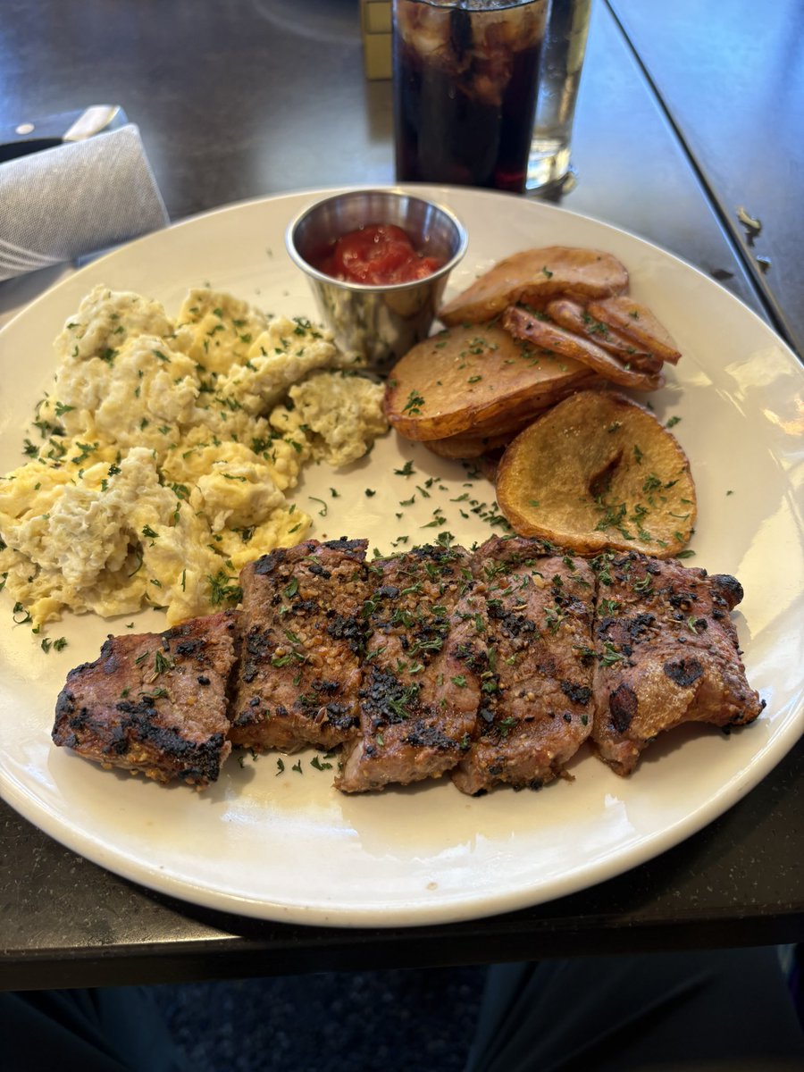 robparkerMLBbro's tweet image. Man o man! What a brunch at Empire Kitchen and cocktails in Detroit. More friends and mentees. The steak and eggs! #sogood