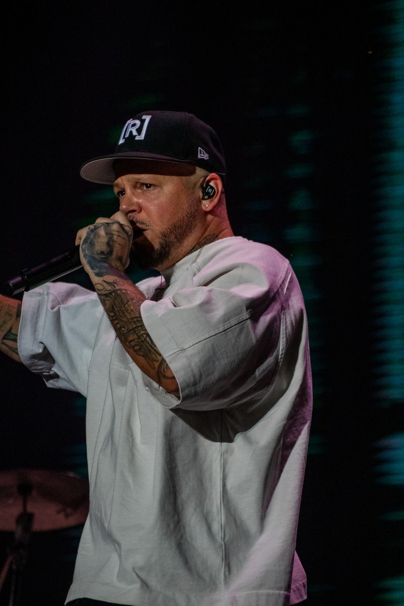 METSE_oficial's tweet photo. ¡ @Residente y @kaze_cartagena llenan de rap el escenario del @iconicafest  ! https://t.co/6PdEGiNTH1 https://t.co/6jO6A94cFq