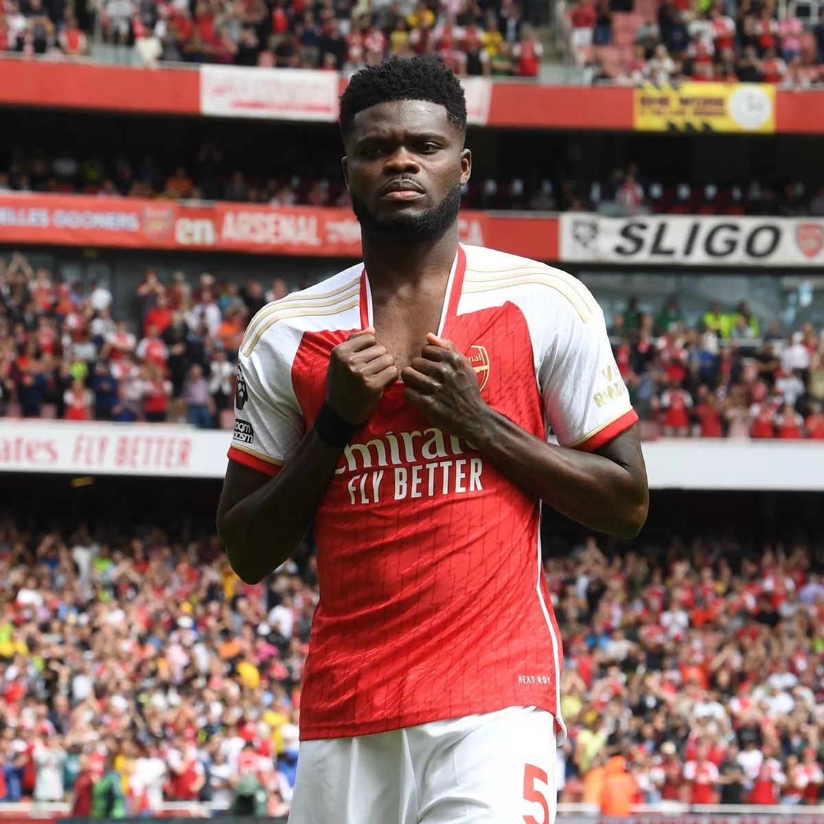 Arsenalnewschan's tweet image. Do YOU think that #Arsenal are making a mistake by NOT extending Thomas Partey’s 🇬🇭 contract?! 🤔 👋 

RT for NO ❌                        Like for YES ✅