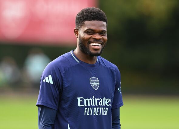 Do YOU think that #Arsenal are making a mistake by NOT extending Thomas Partey’s 🇬🇭 contract?! 🤔 👋 

RT for NO ❌                        Like for YES ✅