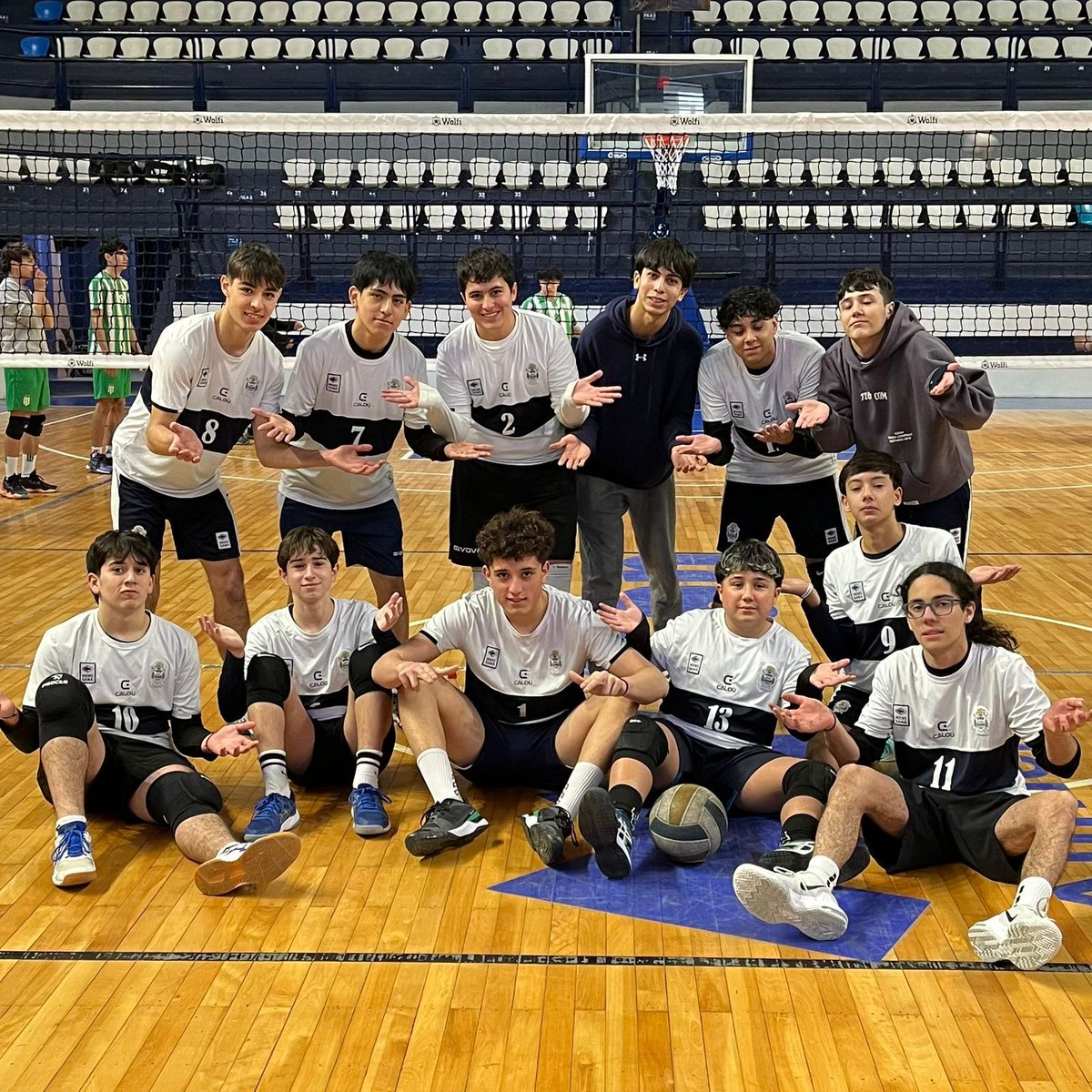 Estandarte Tripero (@estandarte_trip) on Twitter photo 👍 ¡Gran jornada para los Lobitos!
🏐 Las inferiores de los <a href="/Lobosvoley/">Lobos CGE 🏐</a> recibieron a Banfield por la fecha 9.
⚪️ Resultados:
Sub 11: 0-2 ✖️
Sub 12: 0-2✖️
Sub 13: 2-0 ✔️
Sub 14: 1-2 ✖️
Sub 15: 2-0 ✔️
Sub 16: 2-0 ✔️
Sub 18: 3-1 ✔️
Sub 21: 3-2 ✔️
🔜 🆚 GEBA, el 12/7.
#CGE #GELP 👍 ¡Gran jornada para los Lobitos!
🏐 Las inferiores de los <a href="/Lobosvoley/">Lobos CGE 🏐</a> recibieron a Banfield por la fecha 9.
⚪️ Resultados:
Sub 11: 0-2 ✖️
Sub 12: 0-2✖️
Sub 13: 2-0 ✔️
Sub 14: 1-2 ✖️
Sub 15: 2-0 ✔️
Sub 16: 2-0 ✔️
Sub 18: 3-1 ✔️
Sub 21: 3-2 ✔️
🔜 🆚 GEBA, el 12/7.
#CGE #GELP
