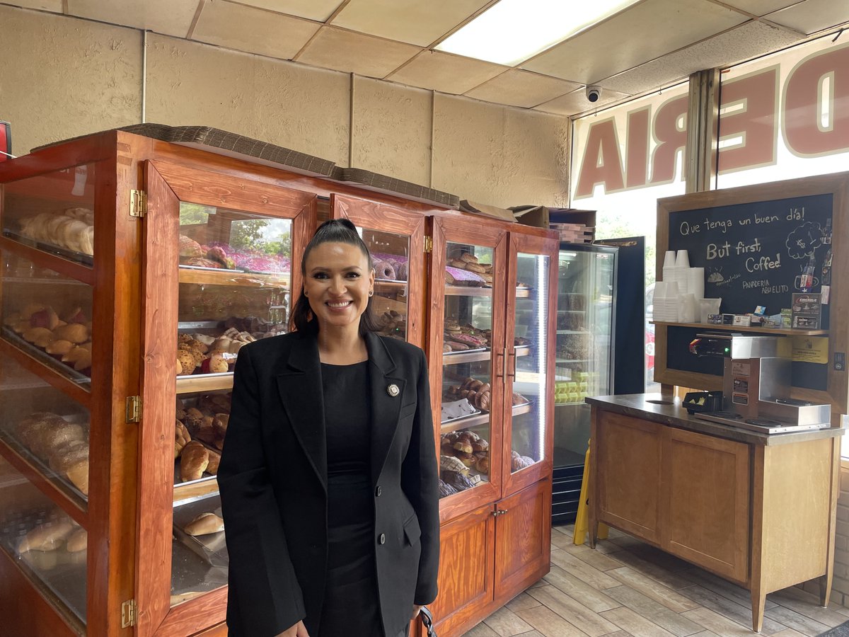lindafortexas's tweet image. Had the best time touring some of HD 107's businesses, their passion is part of what makes our community so special💙
-
Disfruté muchísimo recorriendo algunos de los negocios de HD 107, su pasión es parte de lo que hace tan especial a nuestra comunidad. 💙
#HD107 #TXLege