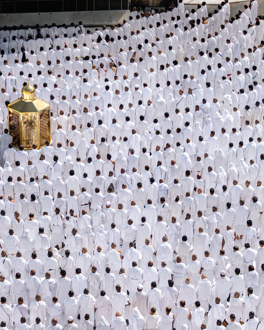 ها نحن في عام جديد مضى فيه على دين الإسلام واتباع نبي الأنام محمد عليه افضل الصلاة والسلام ١٤٤٧ سنة.
الإسلام السني السلفي
قرآن محفوظ يتلى الى قيام الساعه
وسنة محفوظة غظة طرية كما جاءت عن النبيﷺ

كل قلب كان قبرا ثم احياه نداه 
قافلات النور سارت رحمة خلف حداه 
#عام_هجري_جديد_1447