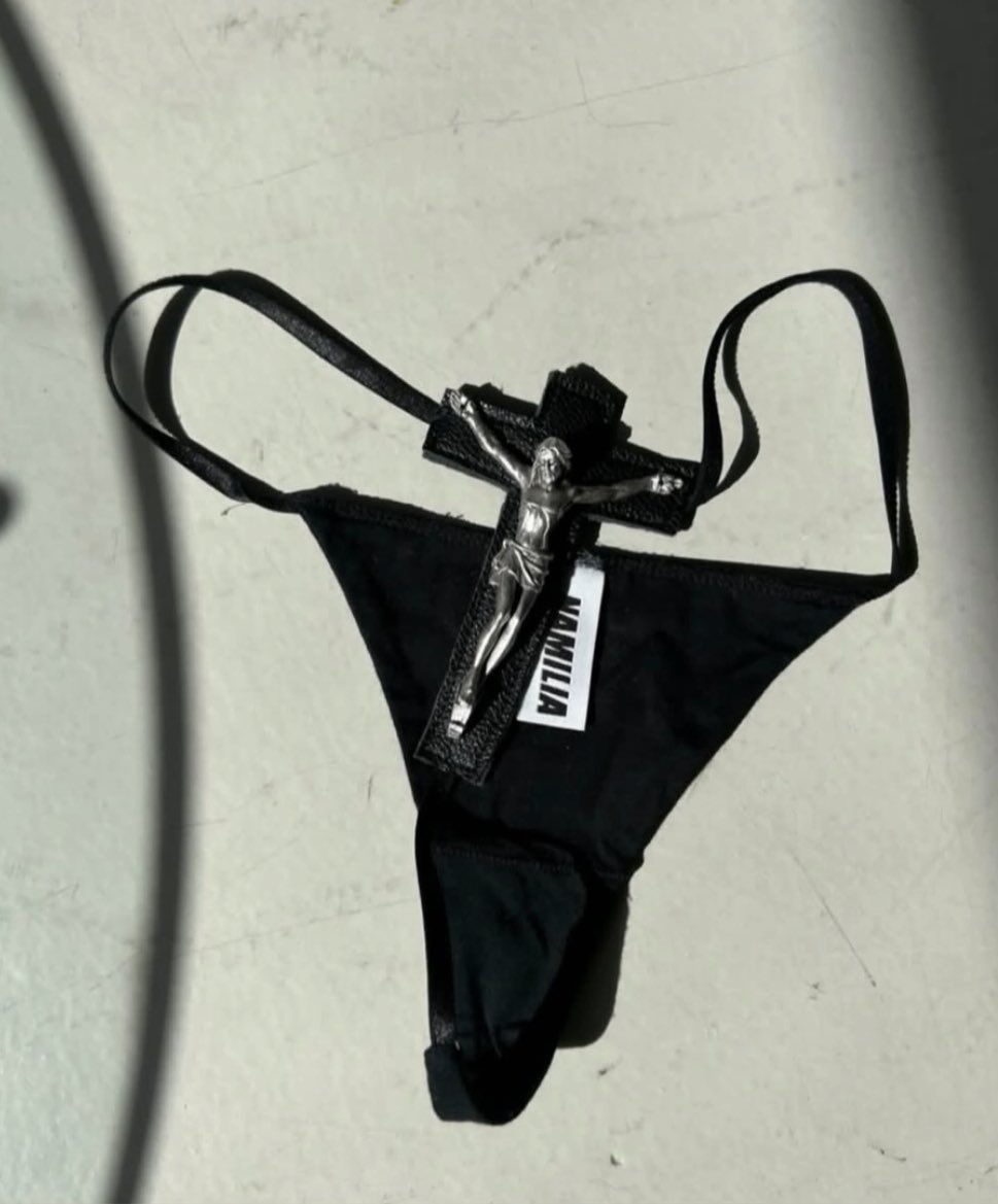 nullnnvoid_'s tweet image. Repenting my Sin on this Sunday…