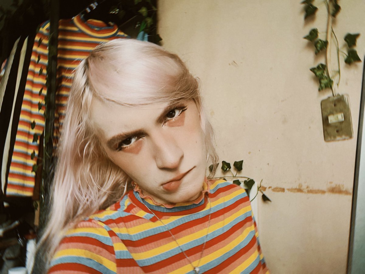SoyLevin's tweet photo. did i tell you that i miss u. 🍄🧸🫧🎧
#gayguy #gayman #gayboys #gayboy #gaymen #gaynews #gaytweets #gays #gay #alertapop https://t.co/BqRljZe8az