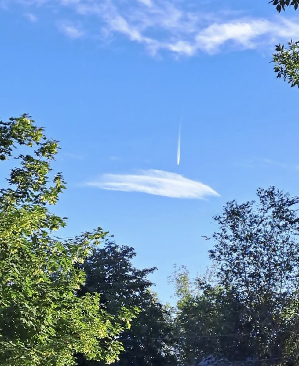 positive4sure's tweet image. What do you think this is? UFO, UAP, Meteor or something easily explained?
Location-Provo Utah USA.
Happy Sunday. 
Good evening 🌇 
#ufotwitter #uaptwitter #whatisit