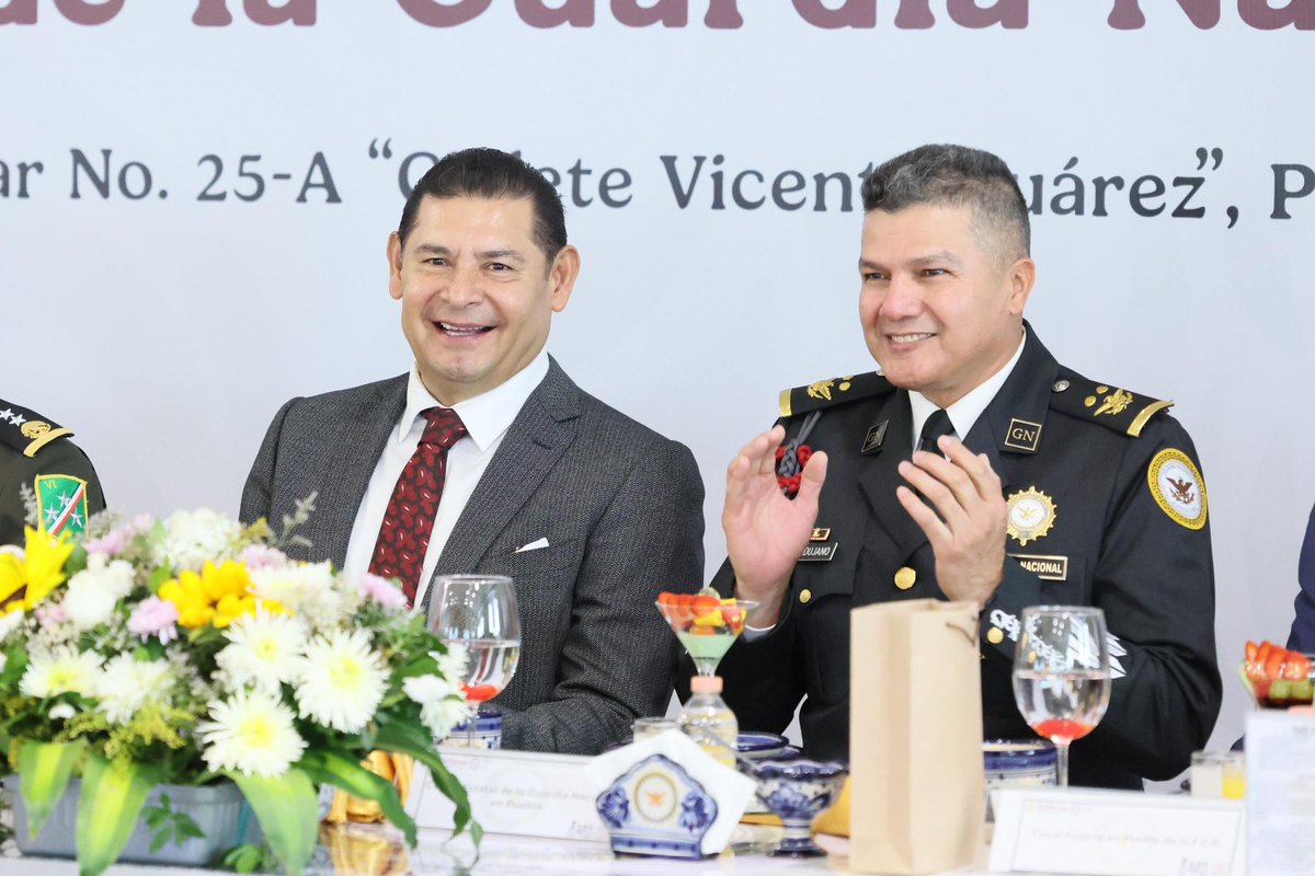 armentapuebla_'s tweet photo. 🚔🇲🇽 Trabajando en equipo protegemos a las familias poblanas, así como a empresarias y empresarios, porque un país con #Seguridad 🚓🚨 es una nación con #Justicia ⚖️ y #Bienestar 🫶🏼.

En el Sexto Aniversario de la creación de la @GN_MEXICO_👮🏻‍♀️👮🏻‍♂️, reconocemos la labor, entrega y amor por la patria y por Puebla, siguiendo la política de nuestra presidenta, la Dra. @Claudiashein. 🫱🏼‍🫲🏼✨

#PorAmorAPuebla 
#PensarEnGrande