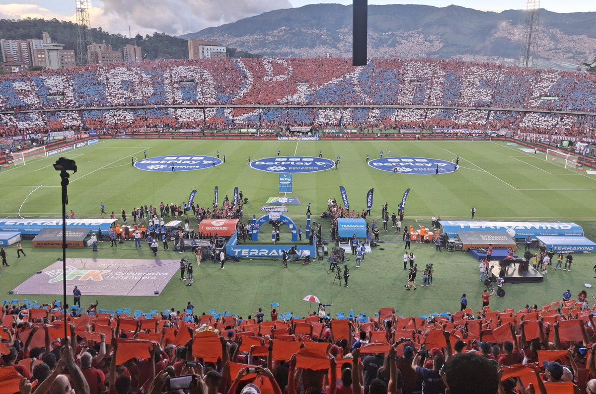 Este hpta equipo esta olvidado por Dios.
Hoy fácilmente jugamos el peor partido del semestre. 
Santa Fe con nada nos quita el título.