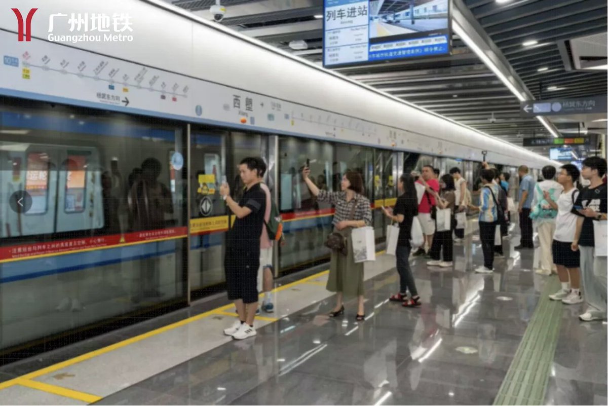On June 29, the opening ceremony for Guangzhou Metro Line 10 and Line 12 was held. With this expansion, Guangzhou's metro network now spans 751.1 kilometers, while the total rail transit mileage in the Greater Bay Area exceeds 1,100 kilometers.🚅🚅