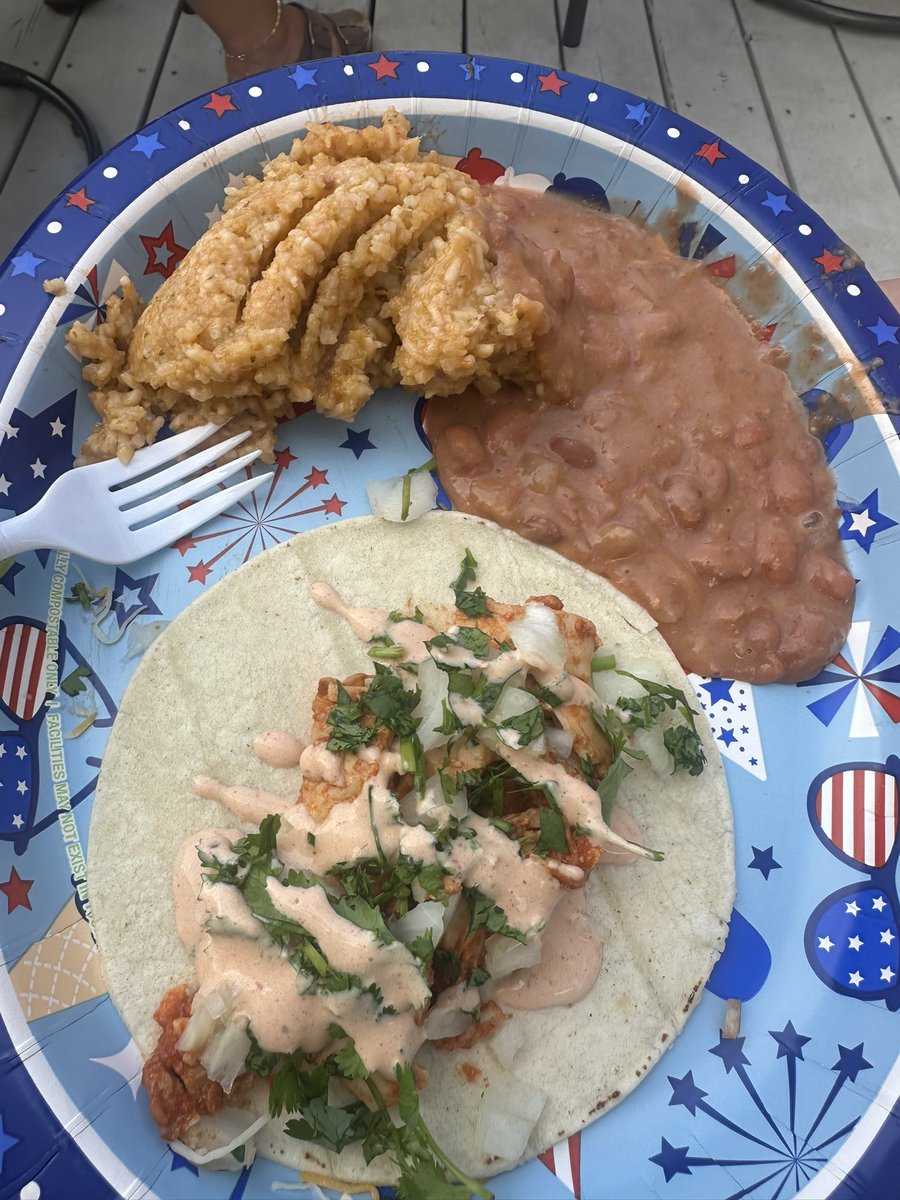 Renee_Barrows's tweet image. Coach Sean might work some magic in the box at third, but you haven’t seen anything til you’ve experienced his cooking. 

#vaunity #coachseancooks