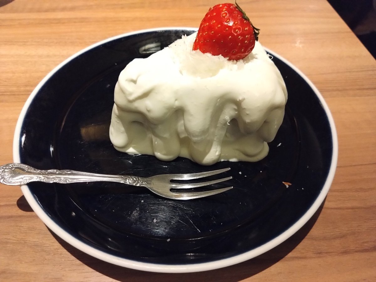 emanozomi's tweet photo. コップのイラストがかわいい。
生クリームが凄い。
チャージ　420円
ジャスミン茶　495円
パルメザンチーズクリスプ　539円
黒トリュフ香る龍の卵と燻製チーズのカルボナーラ　1584円
とろけるチーズクリームのショートケーキ　968円
株主優待券　△4000円
手出し6円
#優待飯　#CheeseTable　#DD　#SLD https://t.co/k4F6CElbCK