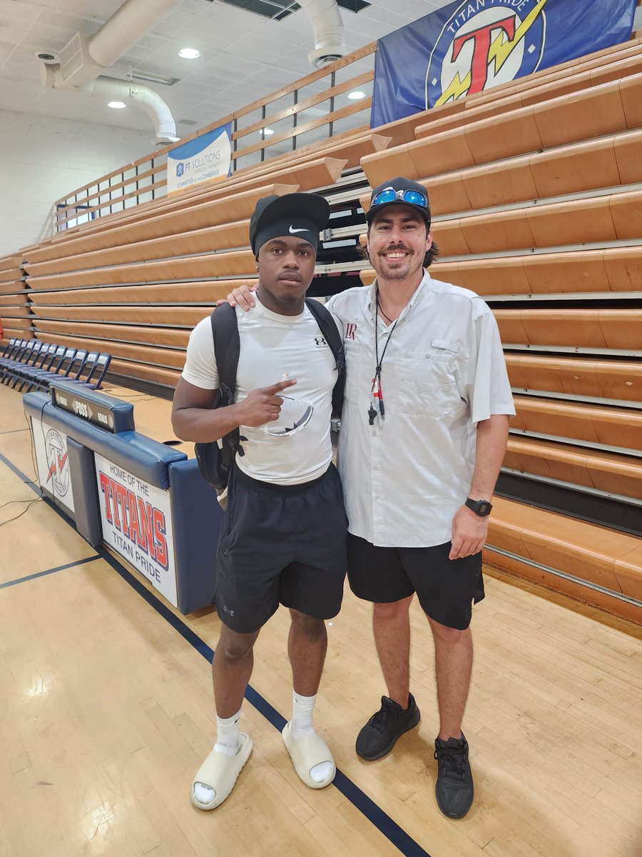 LeonPLouis's tweet image. Got to showcase my skills at Exact Sports Showcase. Thank you @CoachBoom3 for showing interest in me and for the great drills and energy.
Also thank you to all the other coaches for a great time at the camp @McgarrahCoach @NickVagnoneLR @Mickey_ORourke @Toriano81 @coacheverson_