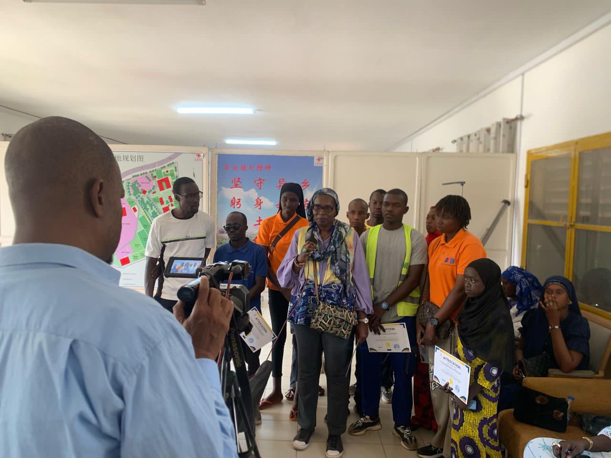 sunuLAB1's tweet image. Formation sur la culture maraîchère : deux jours d'apprentissage au Jardin d'ISSA et à la Coopération Chinoise. Nos participantes ont découvert la préparation du sol, le choix des semences et l'irrigation. Merci à tous pour votre engagement vers une agriculture durable !