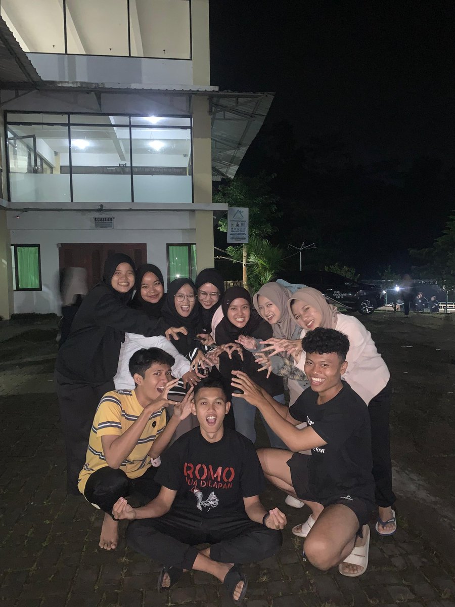 ciyambis's tweet photo. 💥makrab serana bareng hubjar 🏕️🫂 https://t.co/0ReQWxOEnf