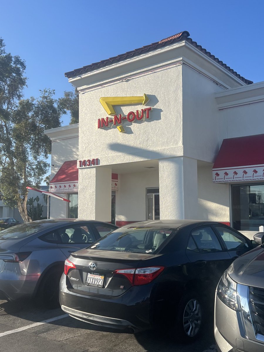 In SoCal for the week and going to see if this place lives up to the hype. 😎