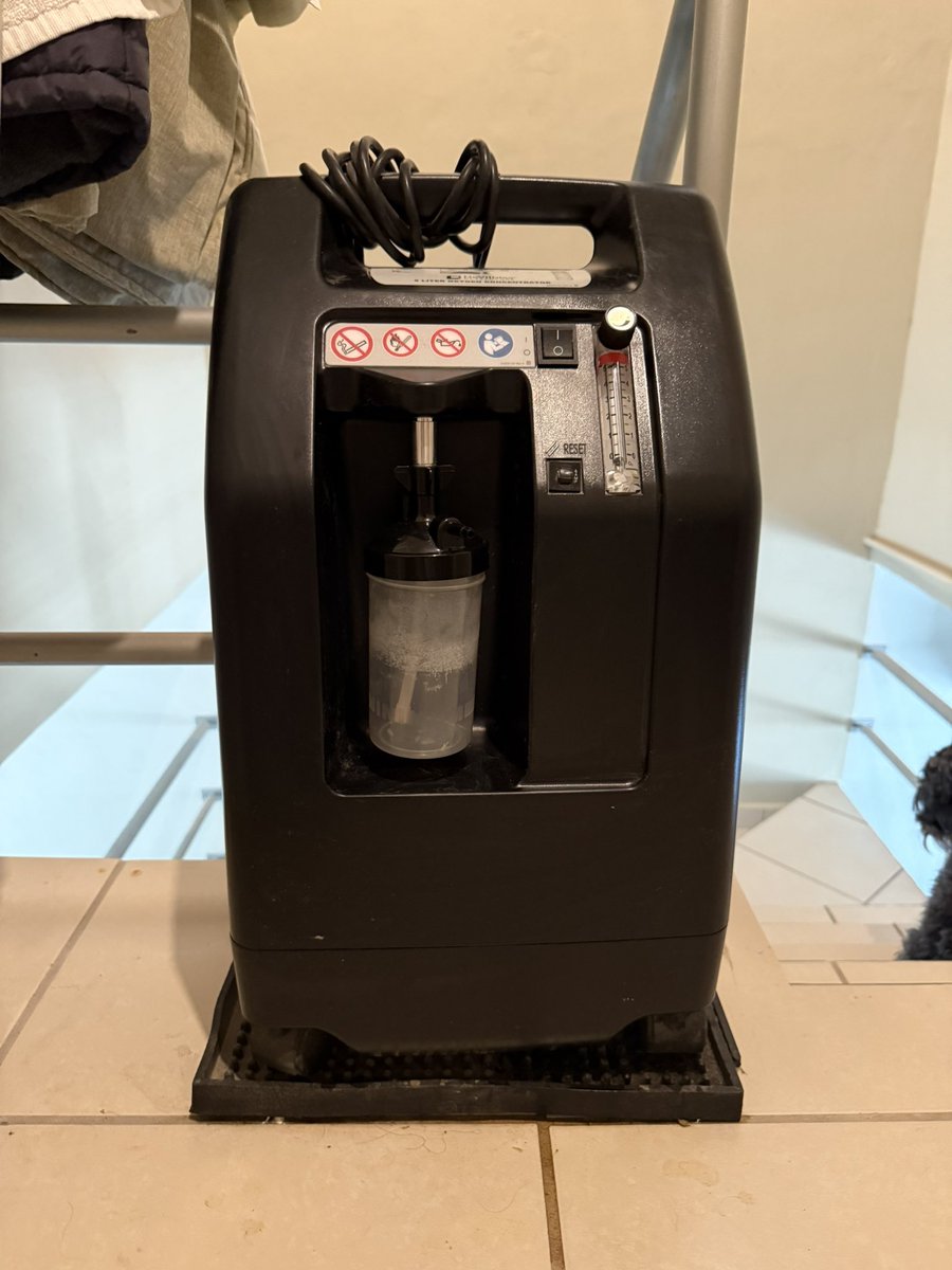 turicastro's tweet photo. Se vende Concentrador de oxígeno de 5 litros!!!!! https://t.co/yM8flPZllx