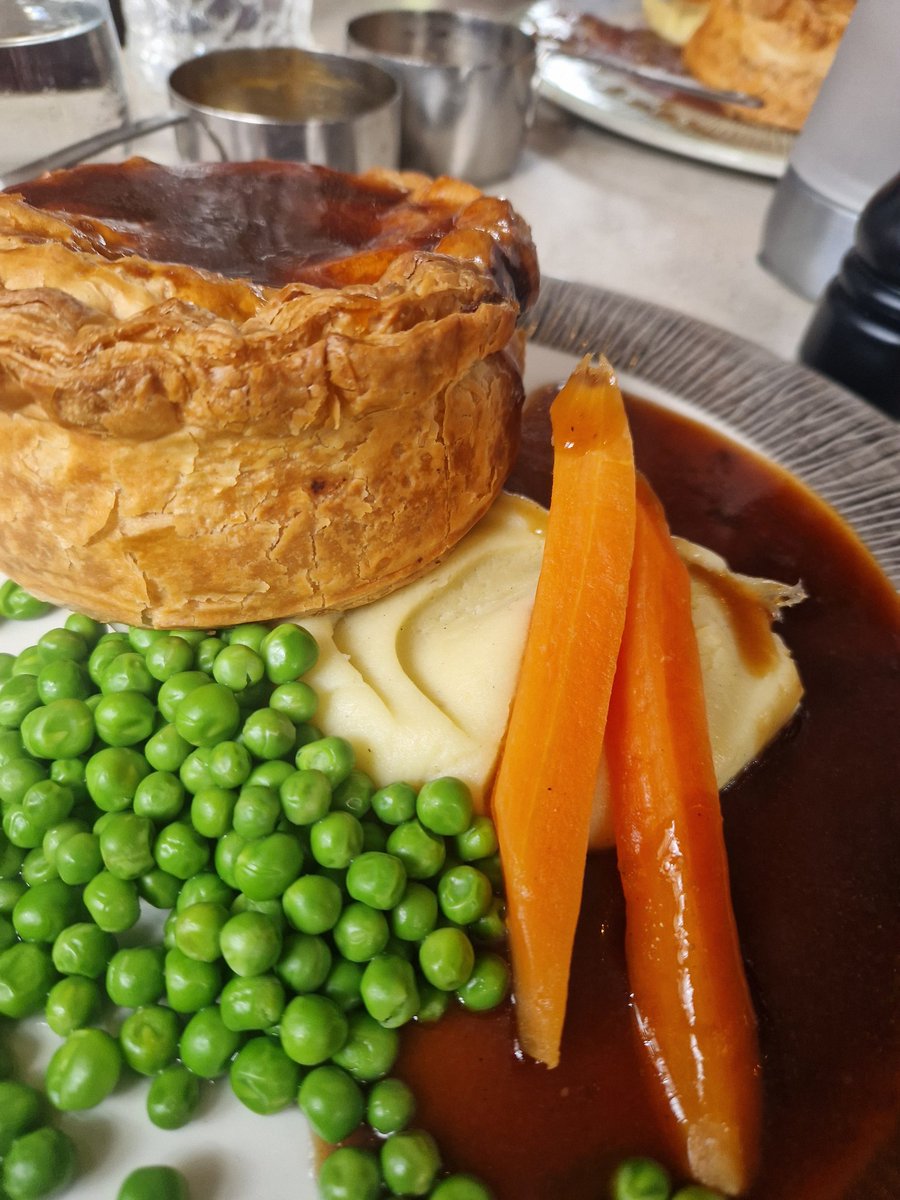 Sukhyk1985's tweet image. Home sweet home 🏡 
#ukbound #summerholidays