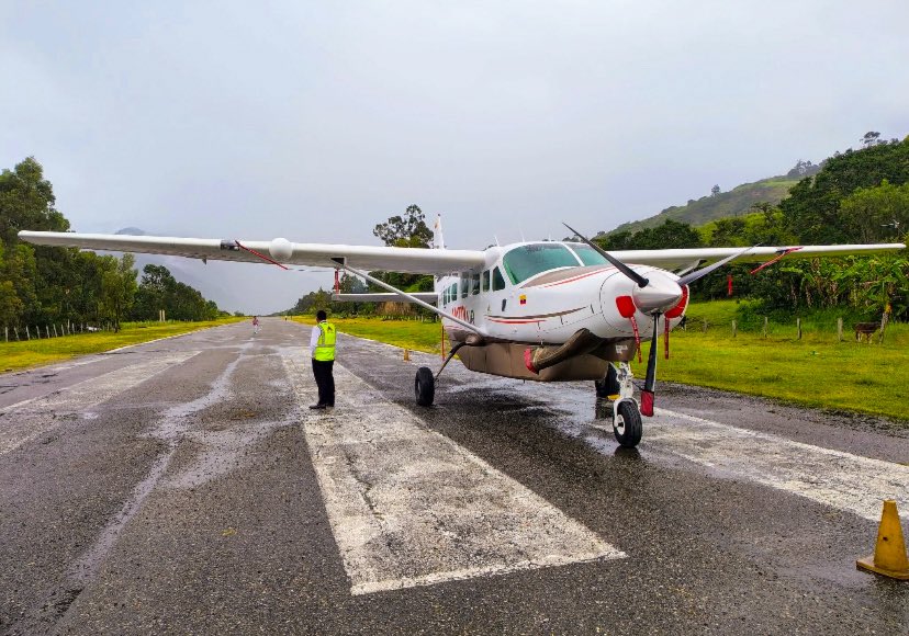 Fernandolopsa's tweet photo. ✈️ El vuelo Bogotá – El Espino no solo conecta destinos, conecta sueños.
Invitamos a los paisanos a volver volando a su tierra y a los turistas a descubrir la Sierra Nevada del Cocuy.
Güicán los espera con su belleza única y la mejor hospitalidad. #TurismoConIdentidad https://t.co/INxak0b3rA