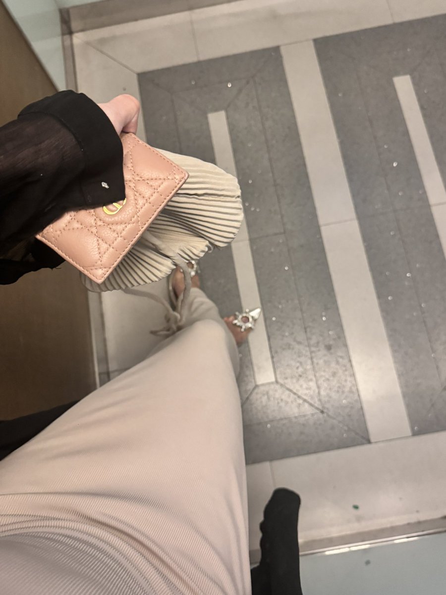 เมาอะอยากอม มีใครไหมคะ ตอนนี้ลาดพร้าว #กทม มานอนด้วยกันหน่อยค่ะ มีห้อง อยากกอด 🥹ขอคนรับได้รักคนเมาคนนี้ 🫣