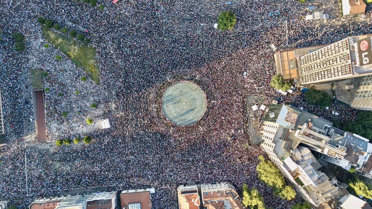 S obzirom da je proglašena delegitimizacija vlasti na vidovdanskom protestu, u iščekivanju vanrednih parlamentarnih izbora, pravo je vreme za formiranje VLADE U SENCI !!!