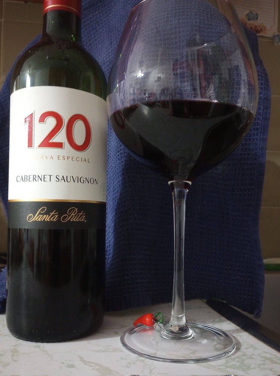 mariamin59's tweet image. Buona Domenica Tutti 🍷 here's my #wine selection Santa Rita Reserva especial 
#cabsav #Chile 😋🤩 Alla Salute 🥳 Cheers 🥂💐