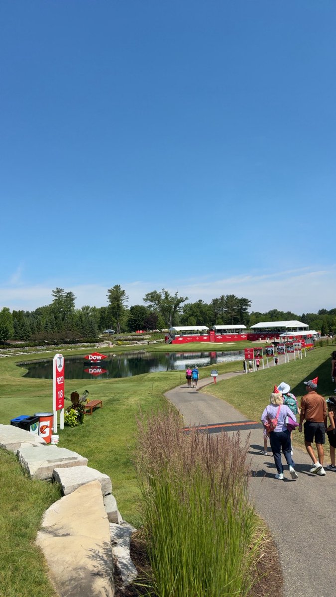 schuette_bill's tweet image. Final day of the @dowchampionship today, world-class golf right here in the Great Lakes Bay Region, what an awesome event!
Saw friends from all over today including both our @MIGOP AND @midlandgop chairs!
